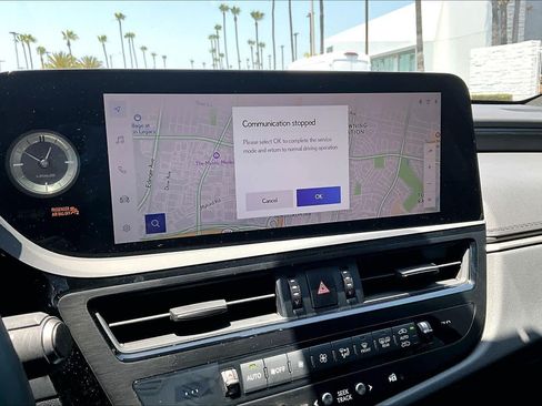 Used 2025 Lexus ES 300h w/ Premium Package FWD image 33