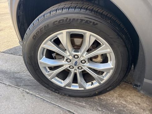 Used 2020 Ford Explorer XLT w/ Equipment Group 202A image 10