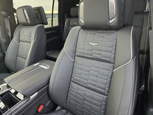 New 2026 Cadillac Escalade ESV V image 16