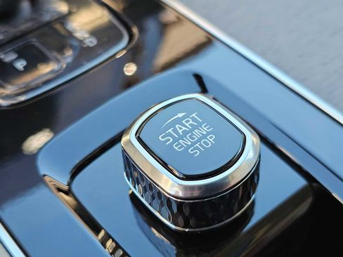 New 2025 Volvo XC90 B6 Ultra image 37