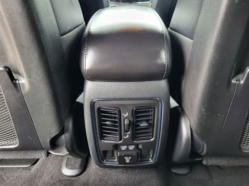 Used 2022 Jeep Grand Cherokee Limited AWD/4WD image 23