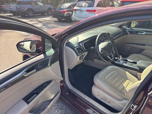 Used 2017 Ford Fusion SE w/ Fusion SE Technology Package image 13