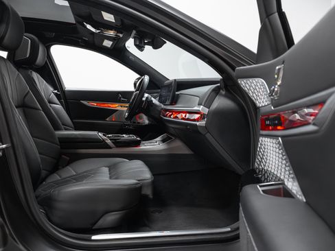 Used 2023 BMW 760i xDrive w/ Parking Assistance Package image 22