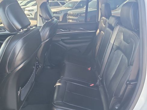 Used 2023 Jeep Grand Cherokee Limited image 12