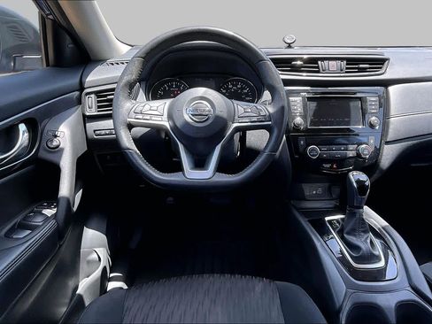 Used 2019 Nissan Rogue SV FWD image 5