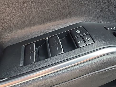 Used 2025 Toyota Highlander Limited AWD/4WD image 26