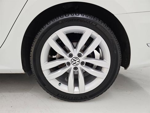 Used 2019 Volkswagen Passat 2.0T Wolfsburg w/ Wheels & Sunroof Package image 38