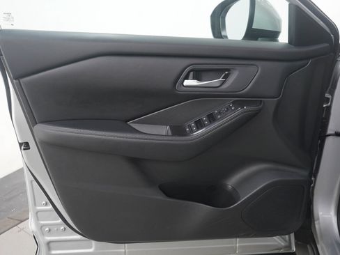 Used 2025 Nissan Rogue SV image 20