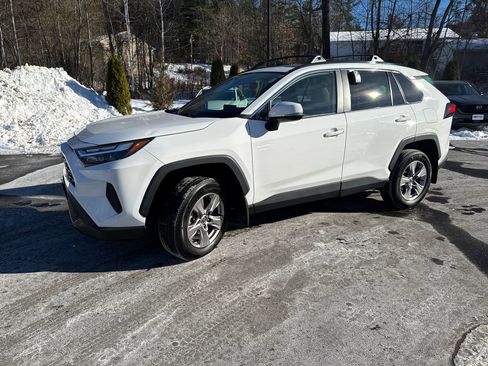 Used 2022 Toyota RAV4 XLE image 1