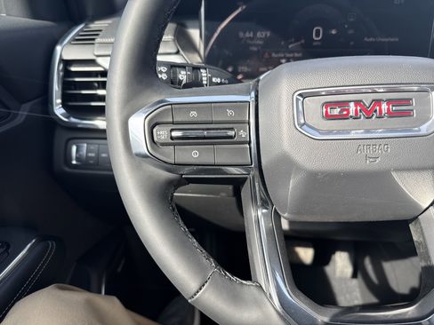 New 2025 GMC Acadia Elevation image 19