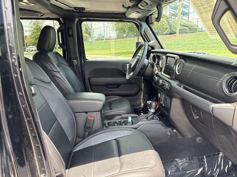 Used 2023 Jeep Wrangler Unlimited Sahara AWD/4WD image 23