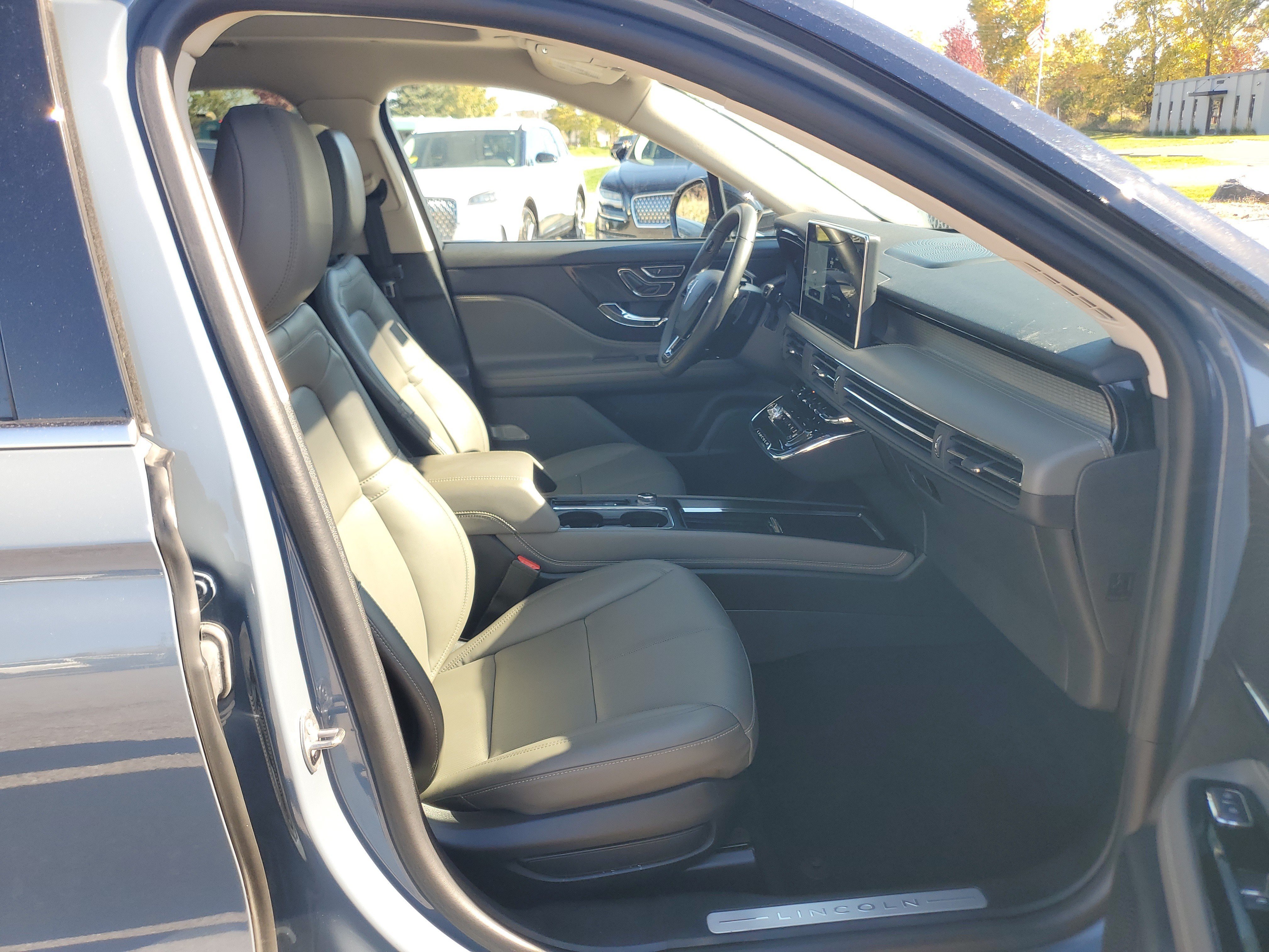 Certified 2023 Lincoln Corsair AWD w/ Equipment Group 101A image 9