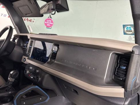 Certified 2024 Ford Bronco Wildtrak image 17