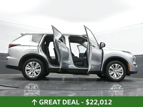 Used 2025 Mitsubishi Outlander ES image 77