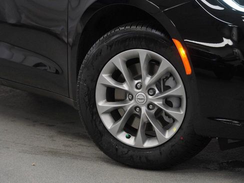 New 2026 Chrysler Pacifica Select image 4
