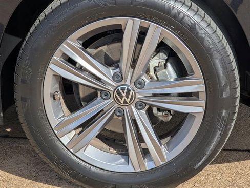 Used 2022 Volkswagen Jetta SE image 9