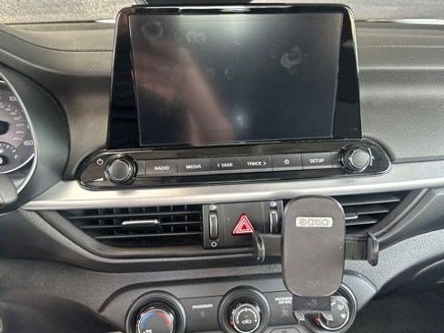 Used 2024 Kia Forte LXS w/ LXS Technology Package FWD image 9