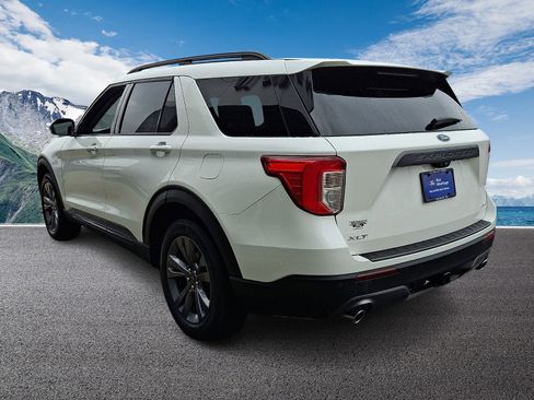 Certified 2023 Ford Explorer XLT w/ Equipment Group 202A image 4