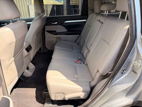 Used 2014 Toyota Highlander XLE AWD/4WD image 22