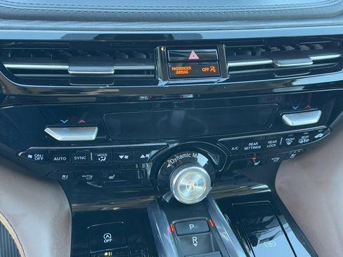 Used 2023 Acura MDX SH-AWD w/ Advance Package image 19