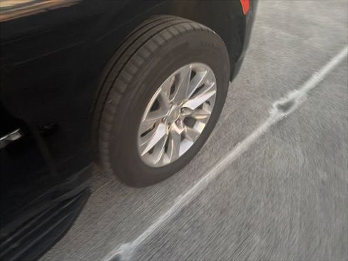 Used 2023 Chevrolet Suburban Premier image 9