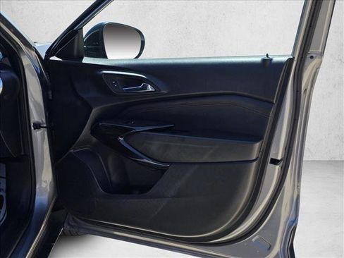 Used 2024 Chevrolet Trax RS w/ Sunroof Package FWD image 9