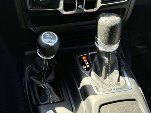Used 2023 Jeep Wrangler Unlimited Sahara AWD/4WD image 18