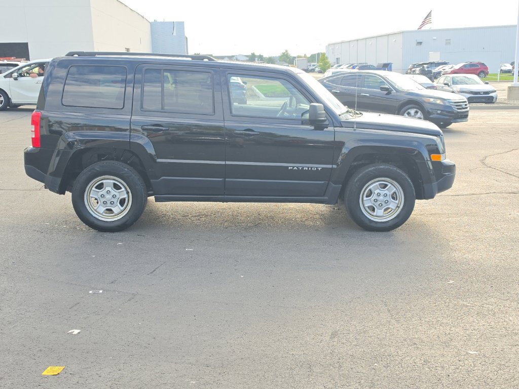Used 2016 Jeep Patriot Sport w/ Power Value Group AWD/4WD image 9
