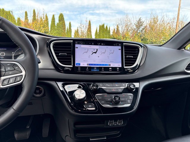 Used 2025 Chrysler Pacifica Select FWD image 22