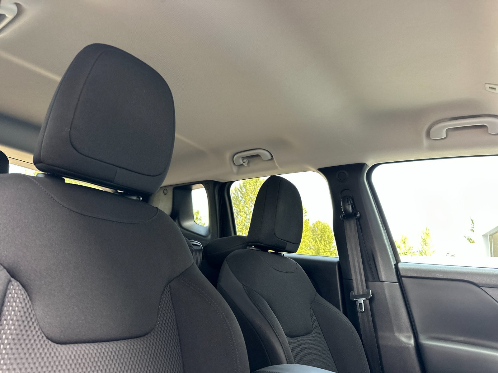 Used 2020 Jeep Renegade Altitude AWD/4WD image 16