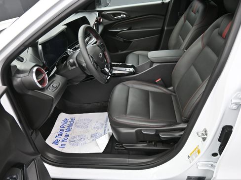 Used 2025 Chevrolet Trax RS w/ Driver Confidence Package image 10