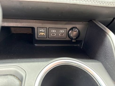 Used 2023 Toyota Highlander L FWD image 13