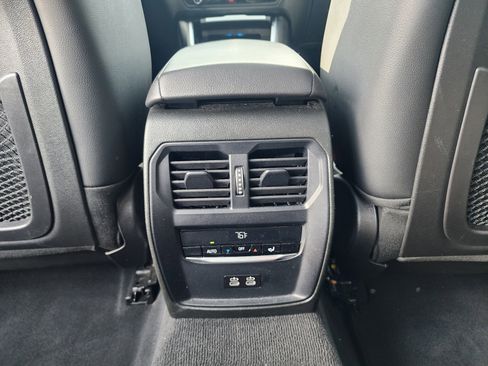 Used 2023 BMW 330i Sedan image 16