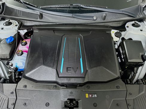 Used 2024 Hyundai Ioniq 5 SE image 32