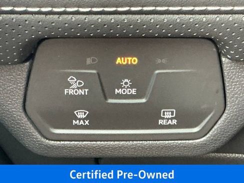 Used 2025 Volkswagen Atlas Cross Sport SE FWD image 33