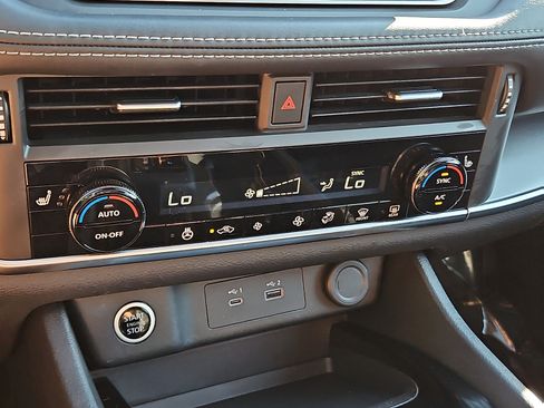 Certified 2023 Nissan Rogue SV w/ SV Premium Package AWD/4WD image 16