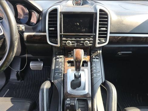 Used 2016 Porsche Cayenne S AWD/4WD image 10