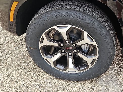 New 2026 GMC Yukon XL AT4 Ultimate w/ LPO, Illumination Package image 10