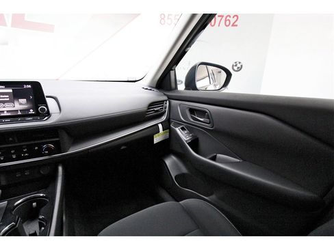 Used 2025 Nissan Rogue S image 8