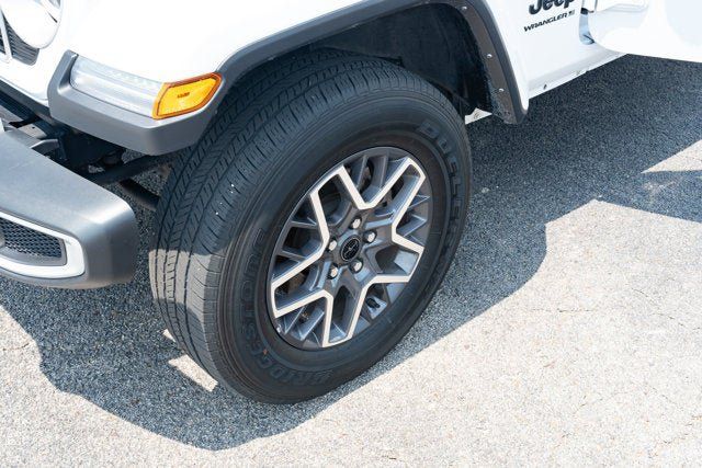 Certified 2025 Jeep Wrangler Unlimited Sahara AWD/4WD image 11