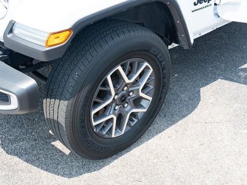 Certified 2025 Jeep Wrangler Unlimited Sahara AWD/4WD image 11