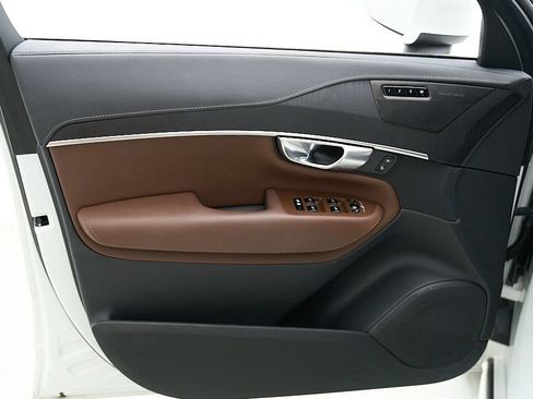Certified 2024 Volvo XC90 T8 Ultimate AWD/4WD image 10
