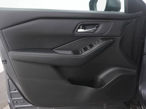 Used 2025 Nissan Rogue SV image 22