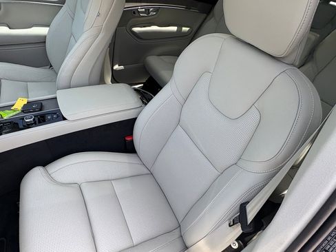 New 2026 Volvo XC90 B5 Ultra image 16