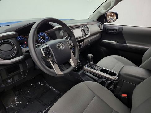 Used 2017 Toyota Tacoma SR5 w/ Tow Package RWD image 12