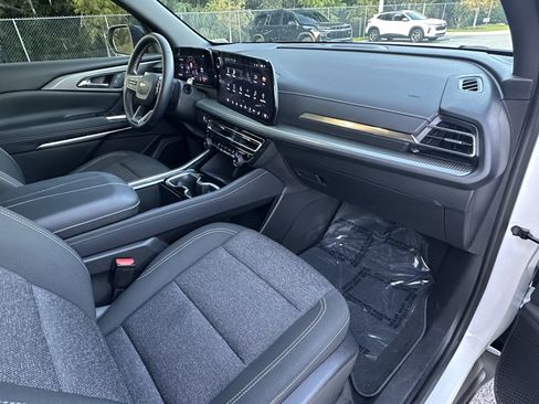 Certified 2025 Chevrolet Traverse LT image 38