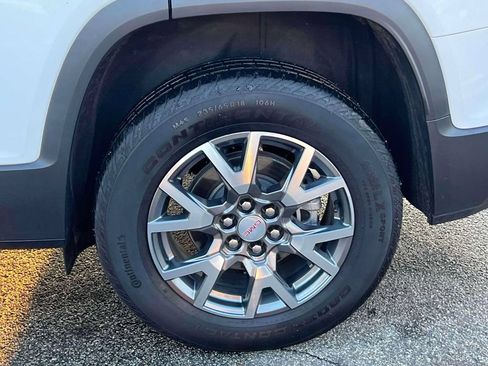 Used 2023 GMC Acadia SLT w/ Preferred Package AWD/4WD image 8