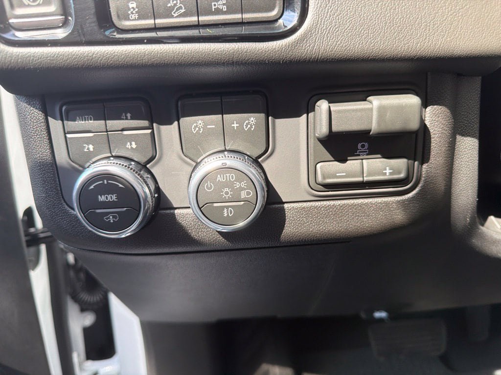 New 2026 GMC Yukon Denali w/ Denali Reserve Package AWD/4WD image 19