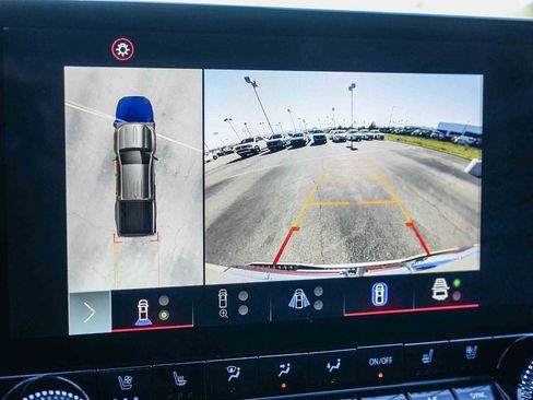 Used 2023 GMC Canyon AT4 w/ AT4 Premium Package image 23