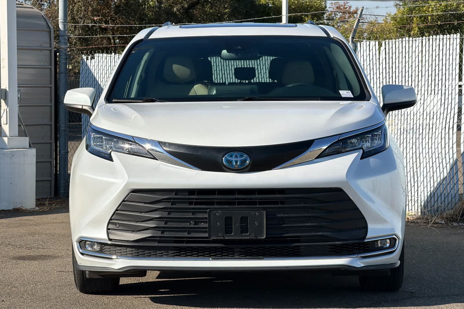 Used 2023 Toyota Sienna XLE FWD image 8